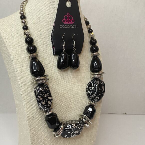 Paparazzi 'In Good Glazes' Black Silver Chunky Beaded Necklace & Earring Set - Picture 2 of 4